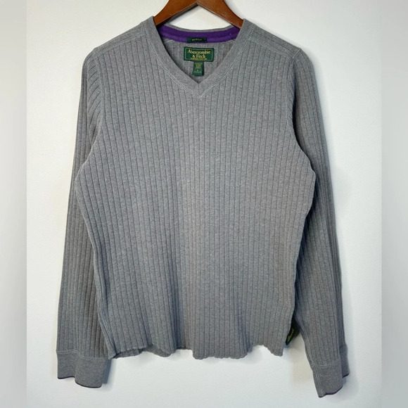 Abercrombie & Fitch Men’s Y2K Gray Muscle Fit Ribbed Knit V-neck Sweater Shirt - Picture 1 of 9